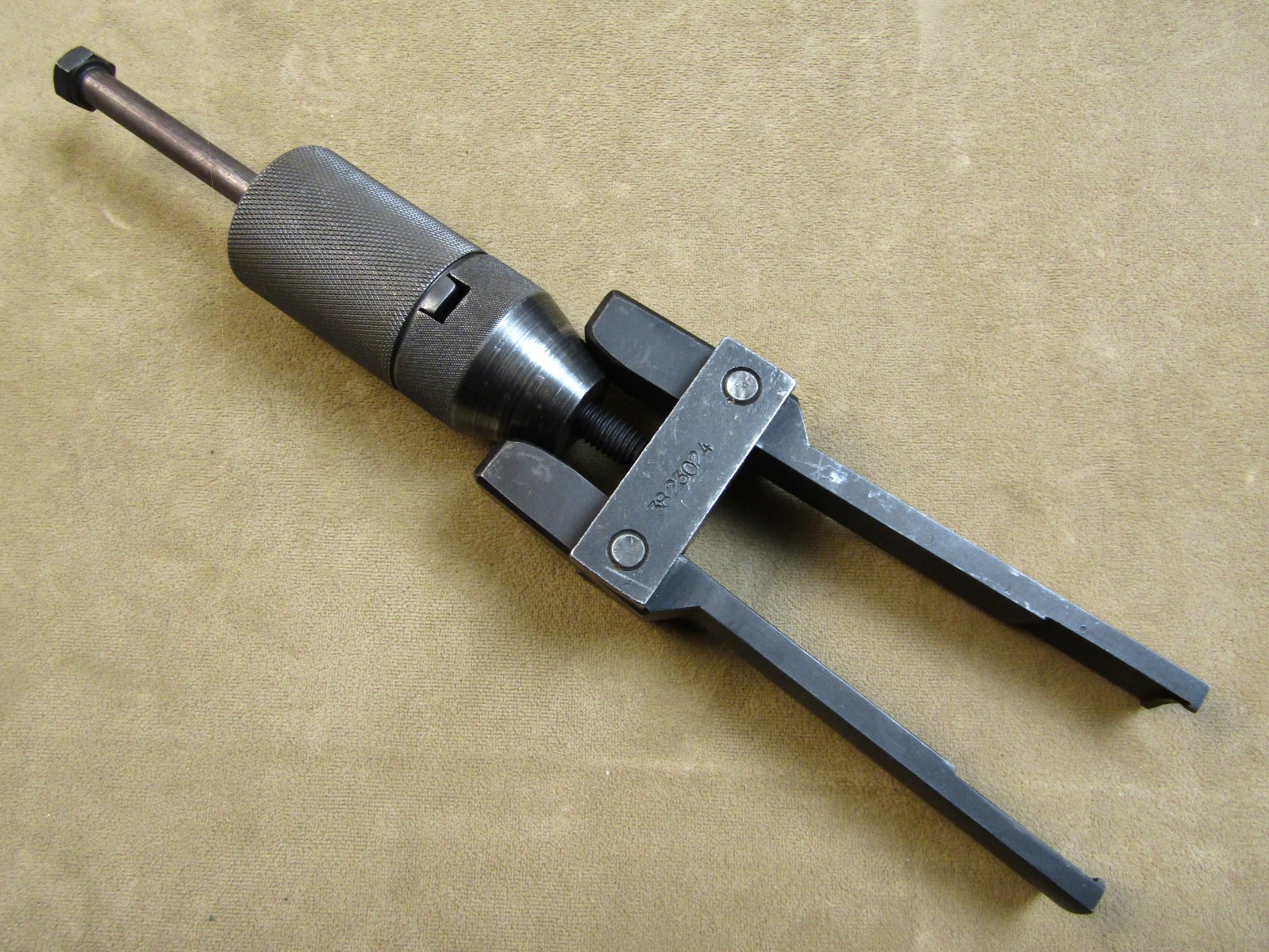 NICE! CUMMINS ENGINE NO.3823024 FUEL INJECTOR SLIDE HAMMER PULLER REMOVER TOOL