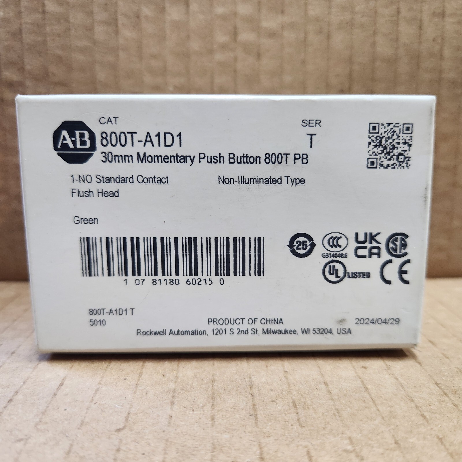 New Allen-Bradley 800T-A1D1 * Momentary Push Button, Green, (1) NO Contact Block
