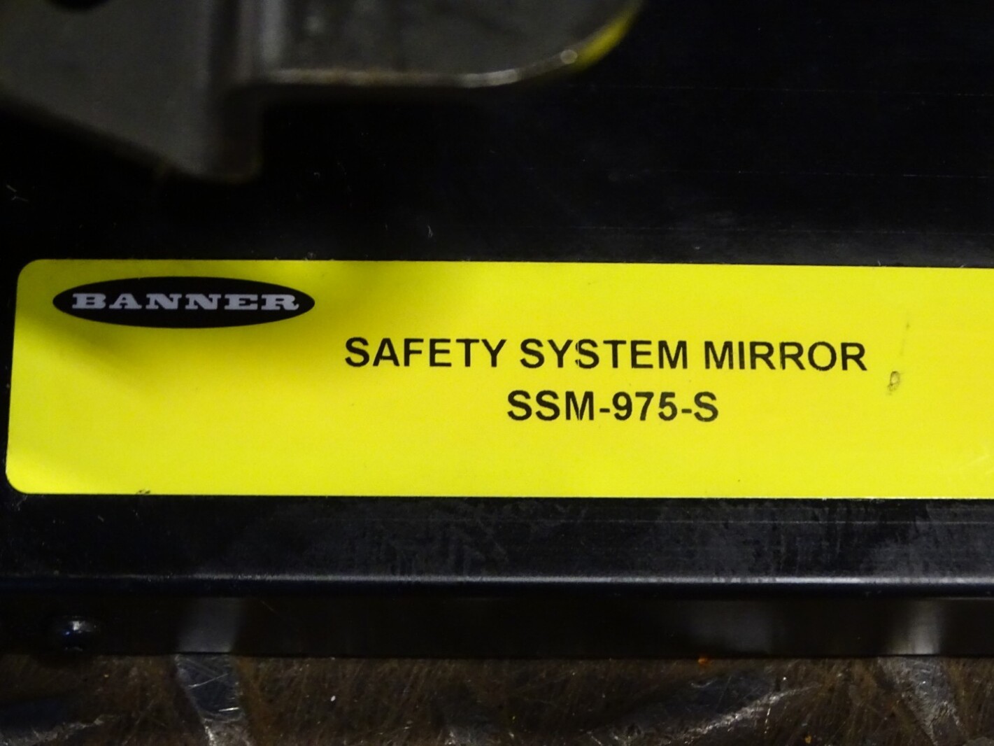 Banner Safety System Mirror 975MM/38.4in Reflective Area, SSM-975-S