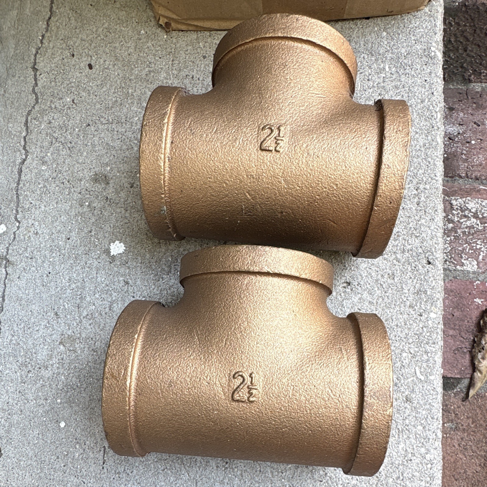 Lot of 2, Brass 2-1/2 in Threaded Tee Fittings, Female NPT (FIP/FNPT)
