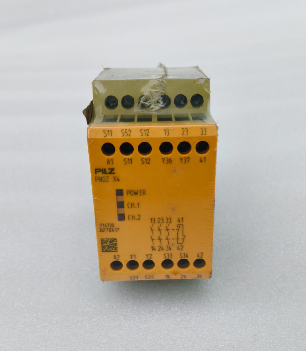 Pilz PN0Z X4 24VDC 3n/o 1n/c Safety Relay. Ident. No: 774730