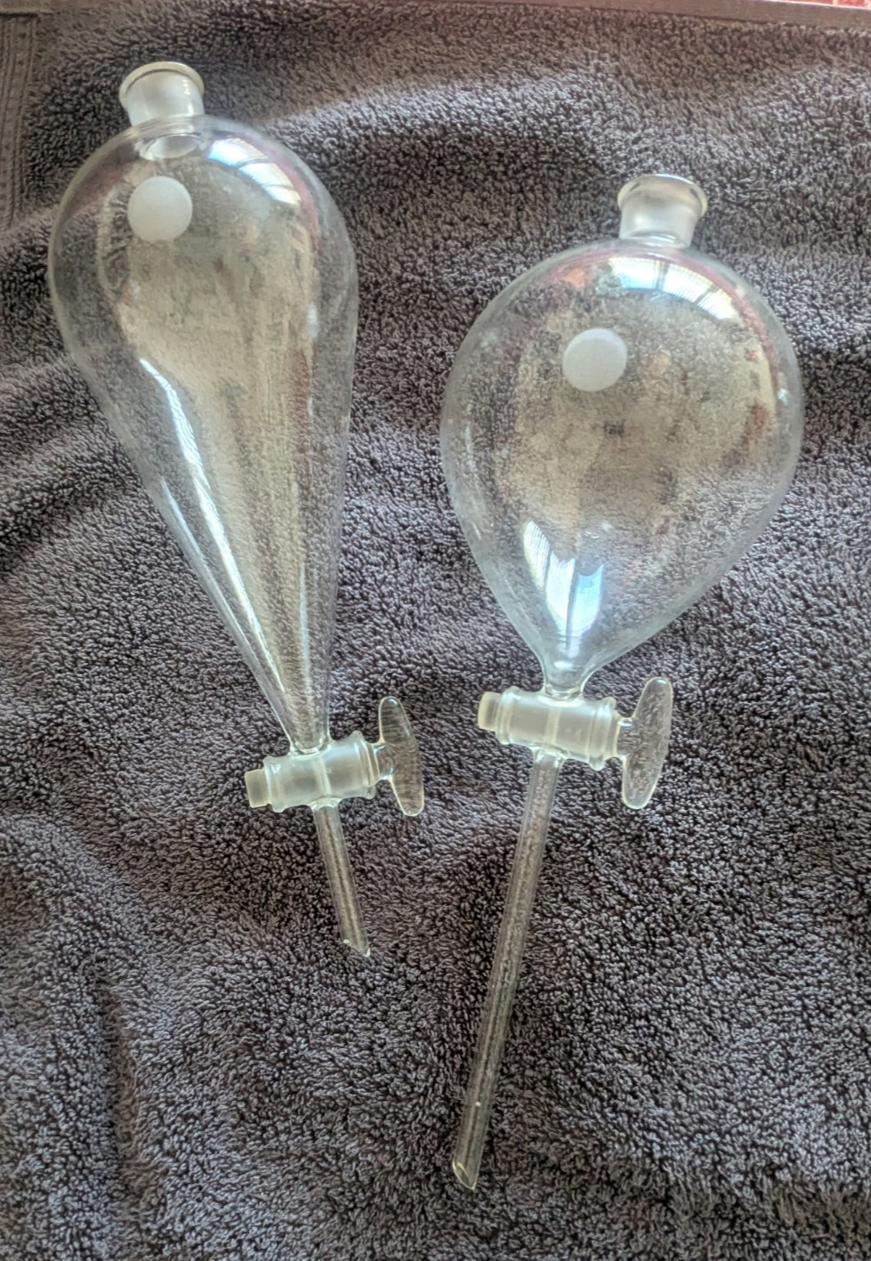 Lot of Chemistry Lab Glassware: Round Bottom flasks, Separatory Funnels, Etc.