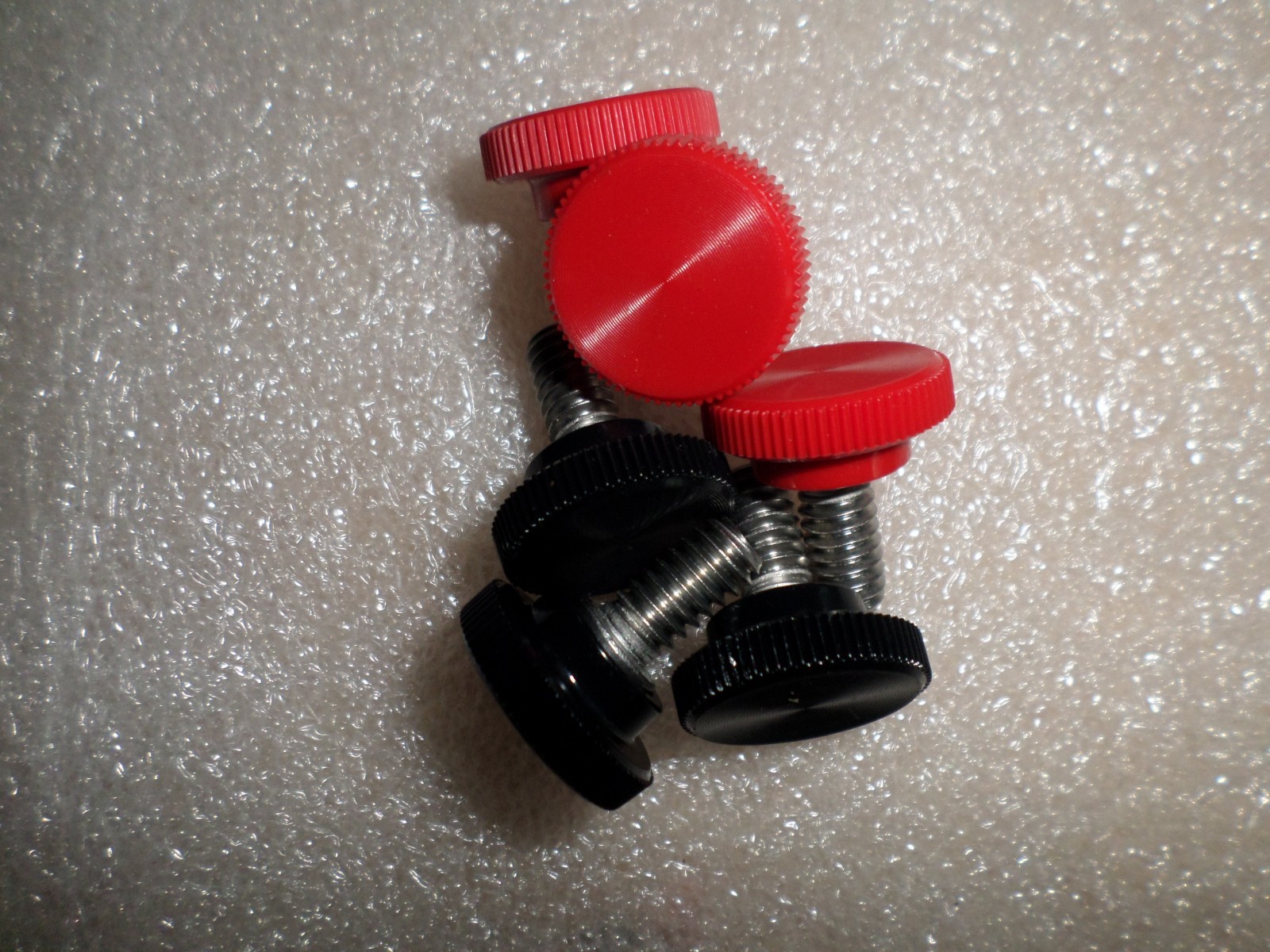 (Qty 4) 1/4-20 Black or Red 1/2″ or 1″ Long Thumb Screw *YOU PICK* Stainless