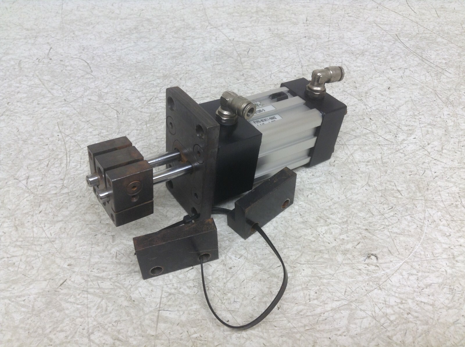 Numatics F1FK-01A1I-AAA2 Pneumatic Cylinder 1-1/2 x 1″ QK-467285-3 (TSC)