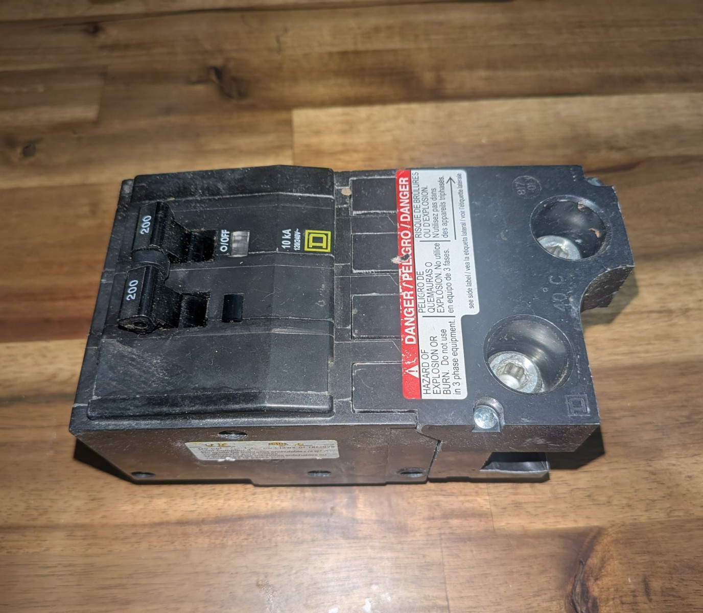 Square D QO2200 200A 2-Pole Main Breaker 201-250V Black