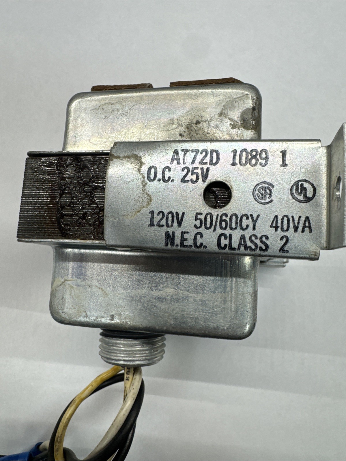 Honeywell AT72D 1089 110/120V 60Hz 24V AC Junction Box Mount Transformer Control