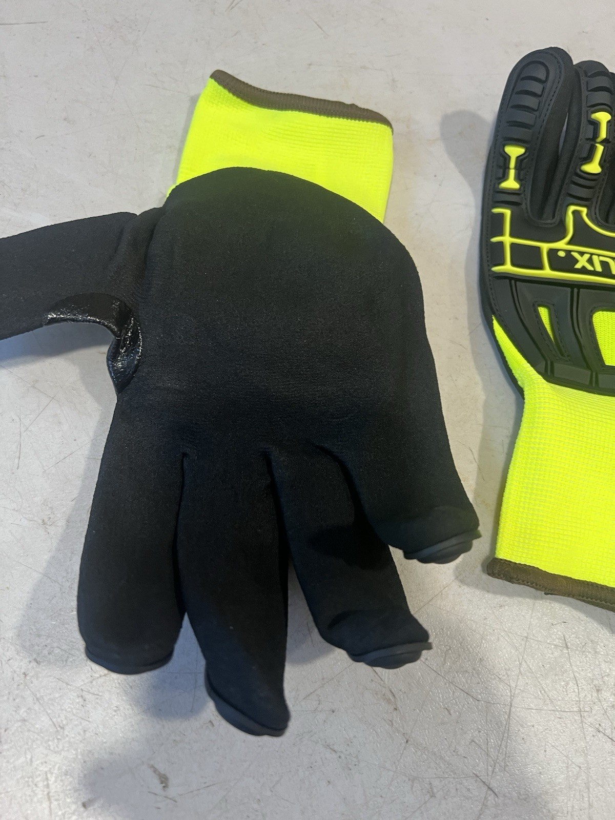 12 Pack HexArmor Helix 3006 TouchScreen Gloves – w/ ExoSkeleton. Size: 10/XL