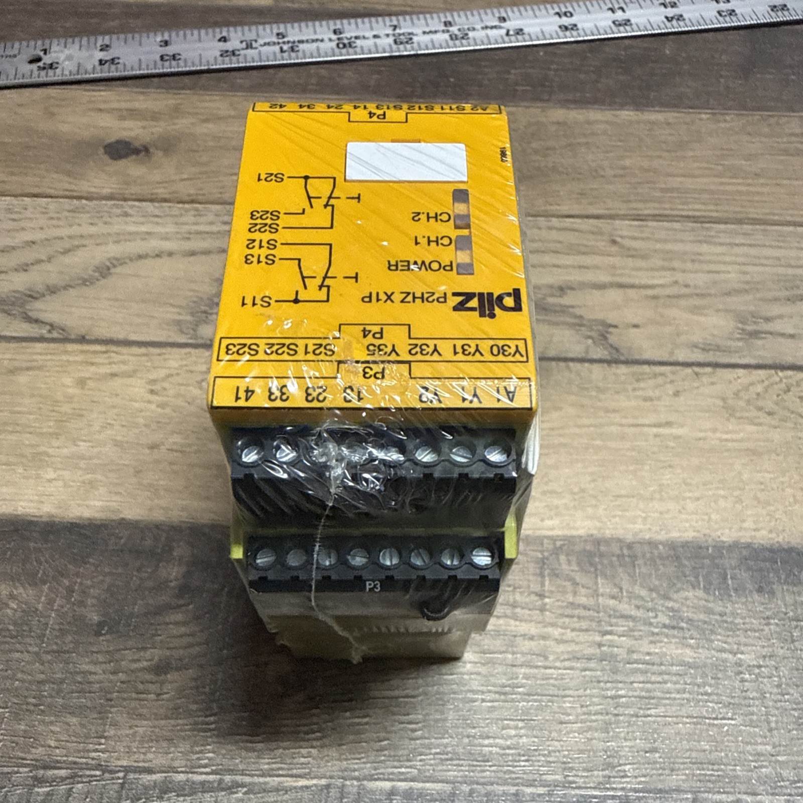 PILZ P2HZ X1P Safety Relay, 24VDC, 3NO, 1NC, 2SO 777340