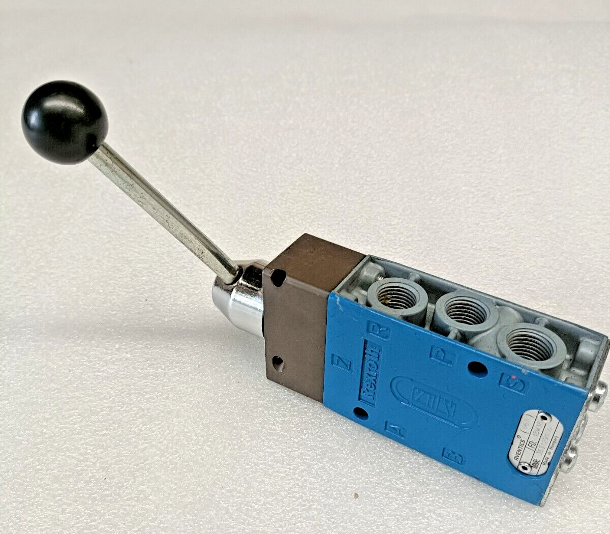 Aventics (0670) FD: 18W38 MNR 3631290000 Pneumatic Directional Valve