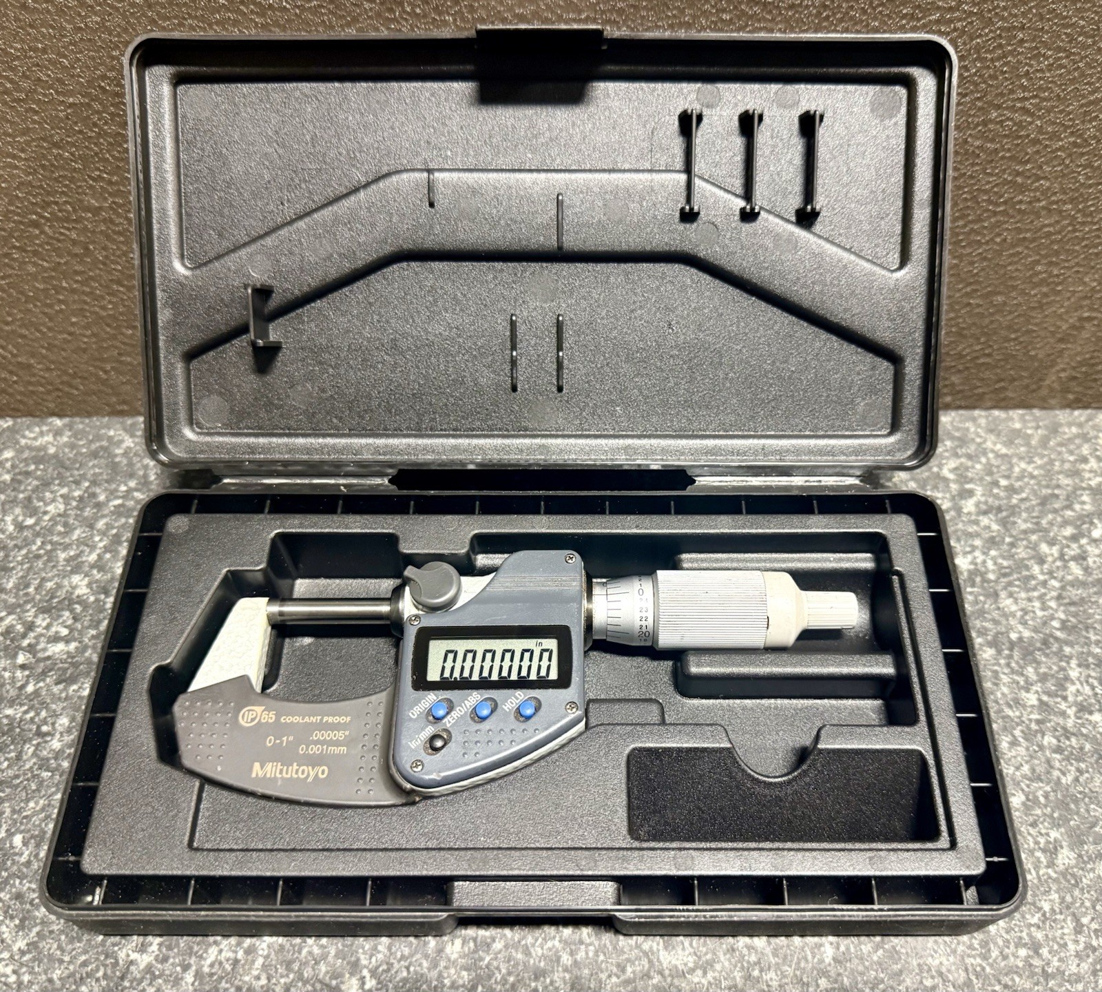 MITUTOYO 0-1” DIGITAL MICROMETER 293-344-30, IP65, .00005” RESOLUTION, w/ CASE