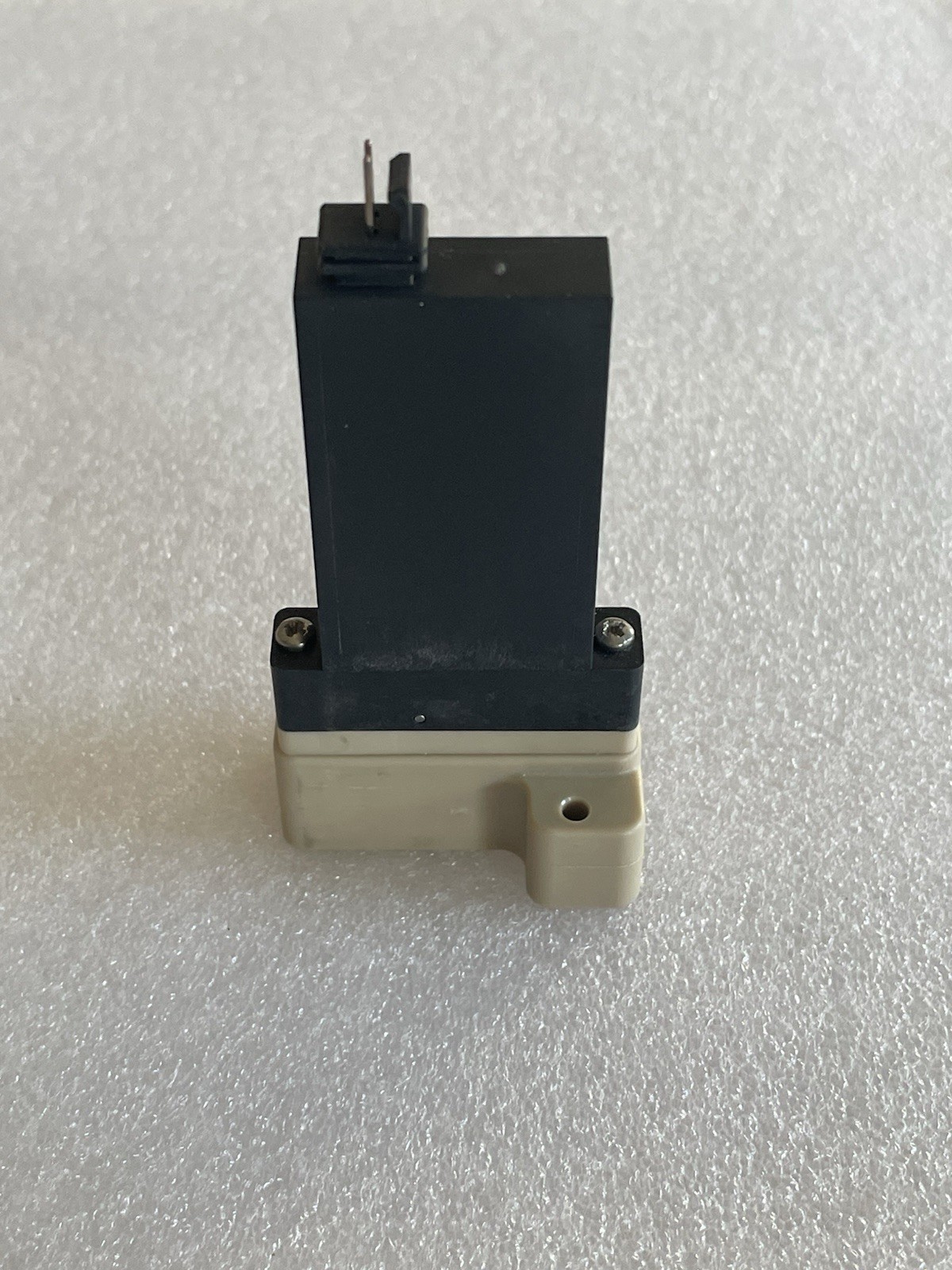 Parker R9 Valve – 9 mm Miniature Diaphragm Isolation Valve R9-324FF6H4F-000