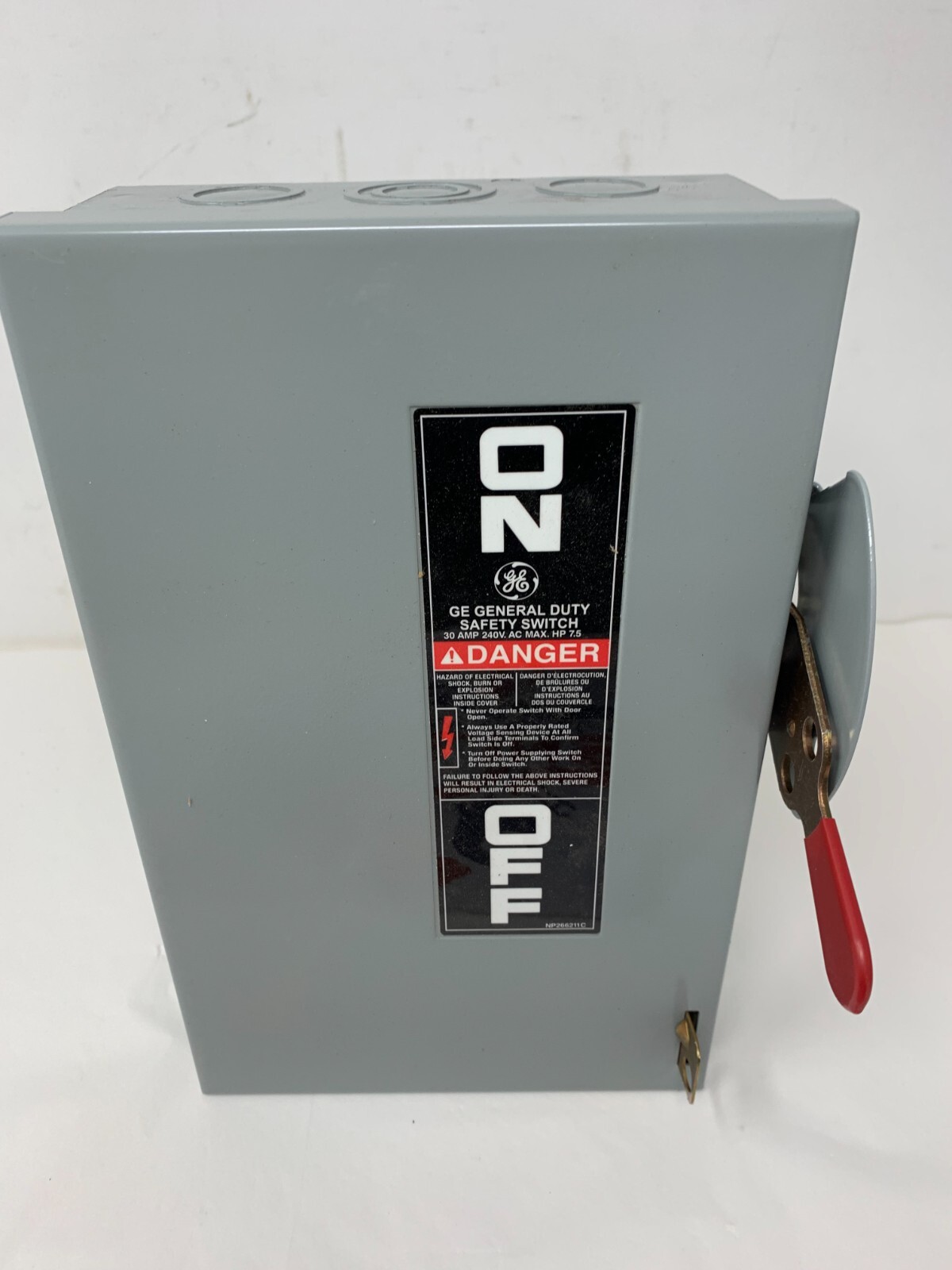 General Electric TGN3321 Non-Fusible Safety Switch 240VAC 30A 3P 3W NEMA 1