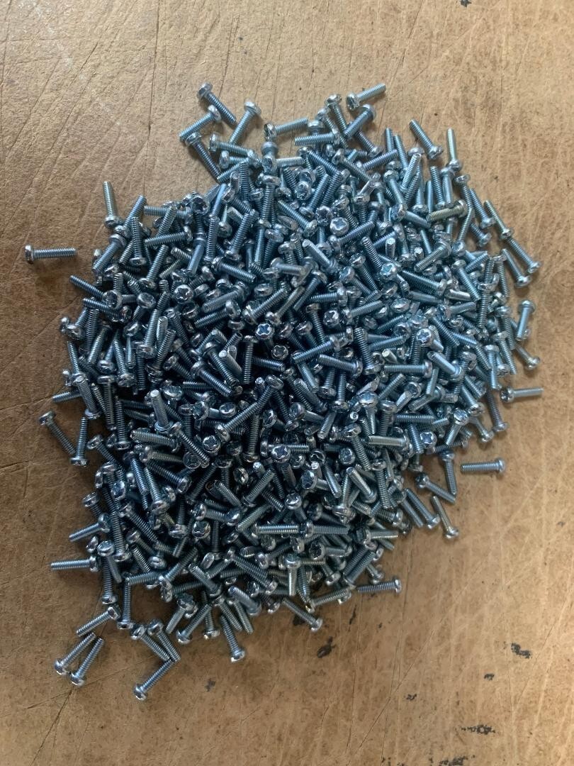 M2-0.40 X 8mm Phillips Pan Head Machine Screw Class 4.8 Steel Zinc lot of 725