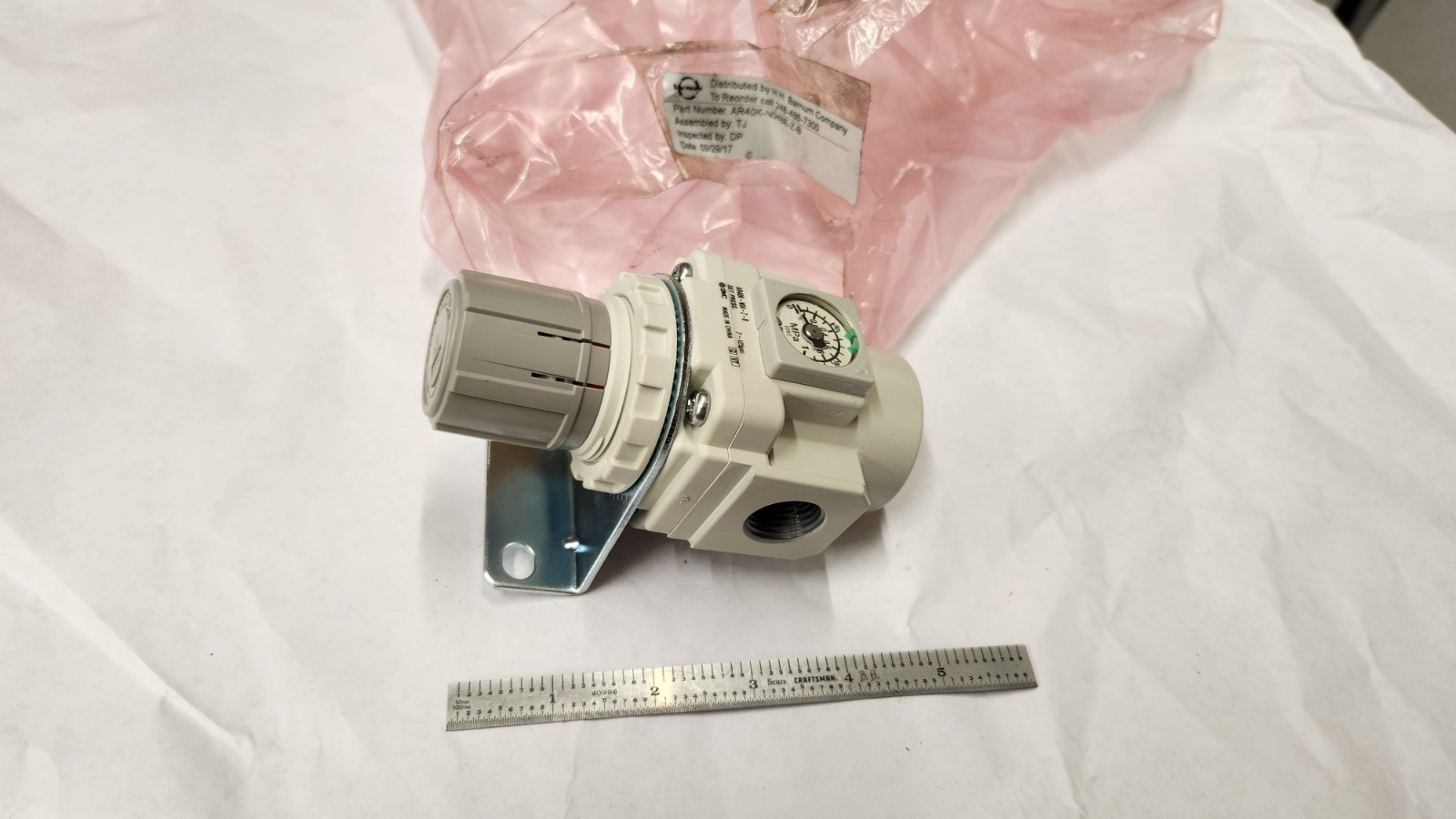 NEW SMC AR40K-N04BE-Z-B Air Pressure Regulator Modular 1/2″ NPT with Bracket
