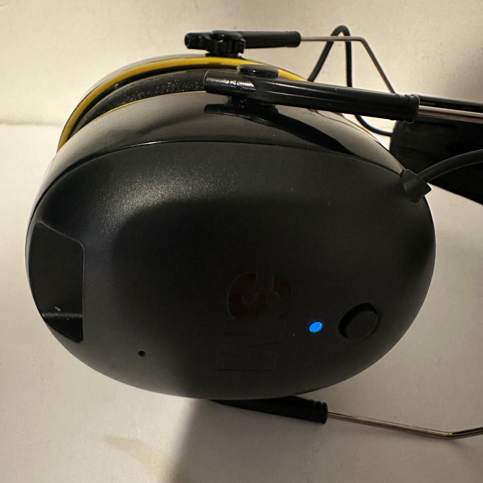 3M Worktunes Connect Wireless Hearing Protector with Bluetooth w/ USB Cable