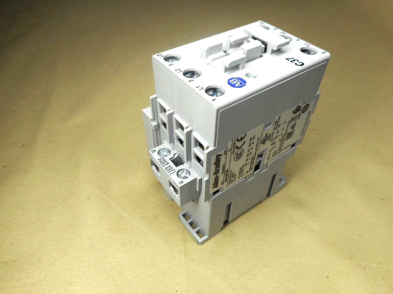 Allen Bradley 100-C37D01 contactor (NIB)