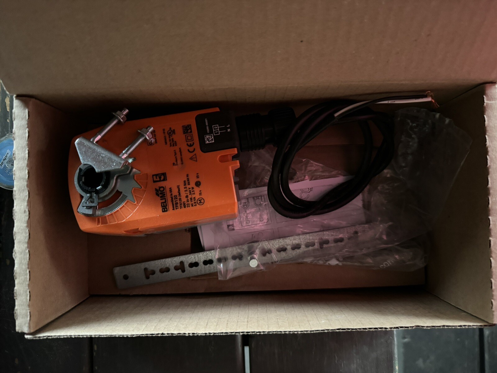 Belimo TFB120 ,100V-240V AC 22IN-LB Spring Return Actuator (New Open Box)