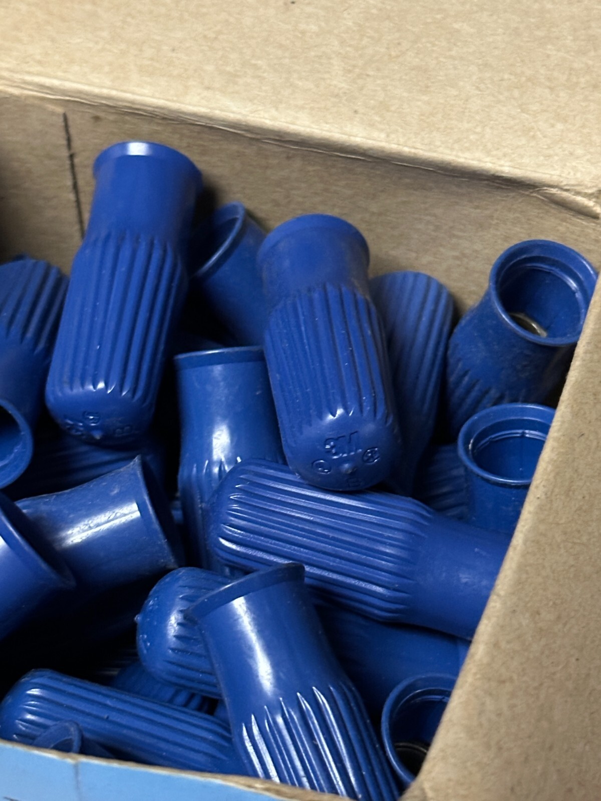 NEW Box of 50 3M Scotchlok B Electrical Spring Connectors, Blue, Insulated