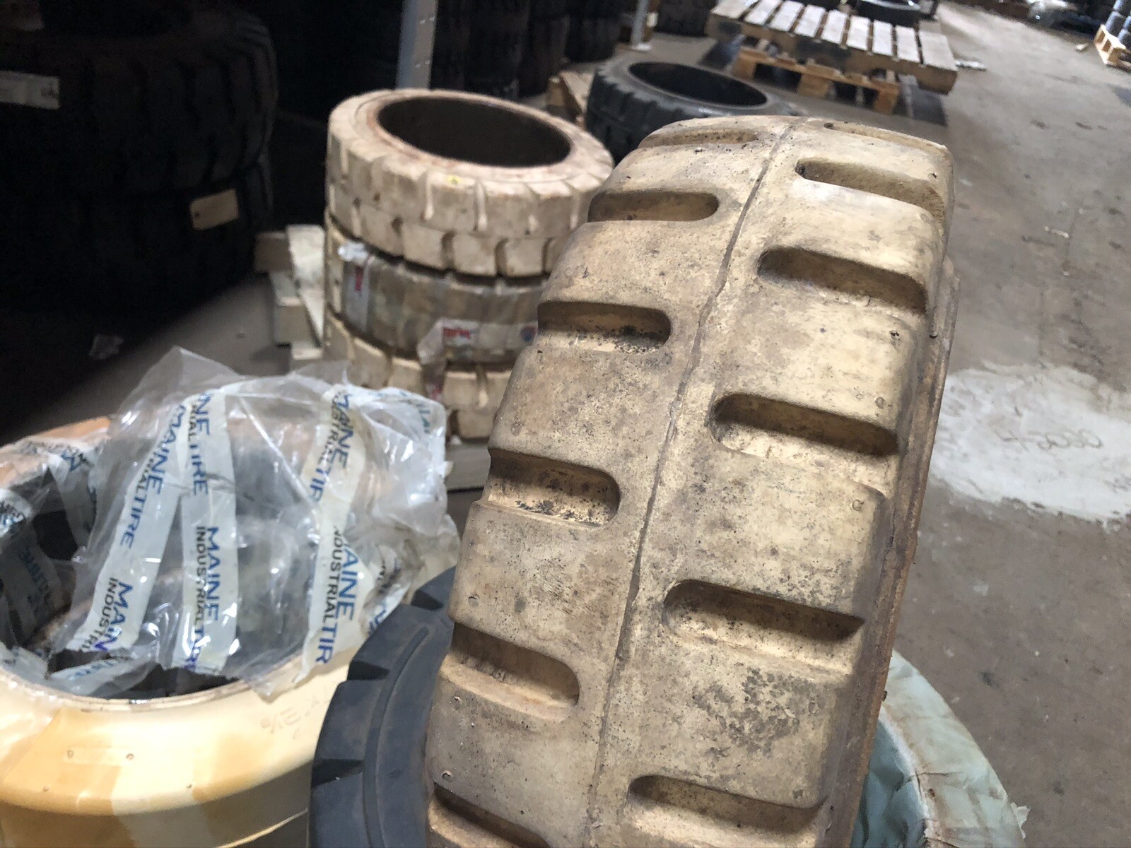 18x6x12 1/8 Globestar Non Marking Press On Tire Forklift Tires NashLift