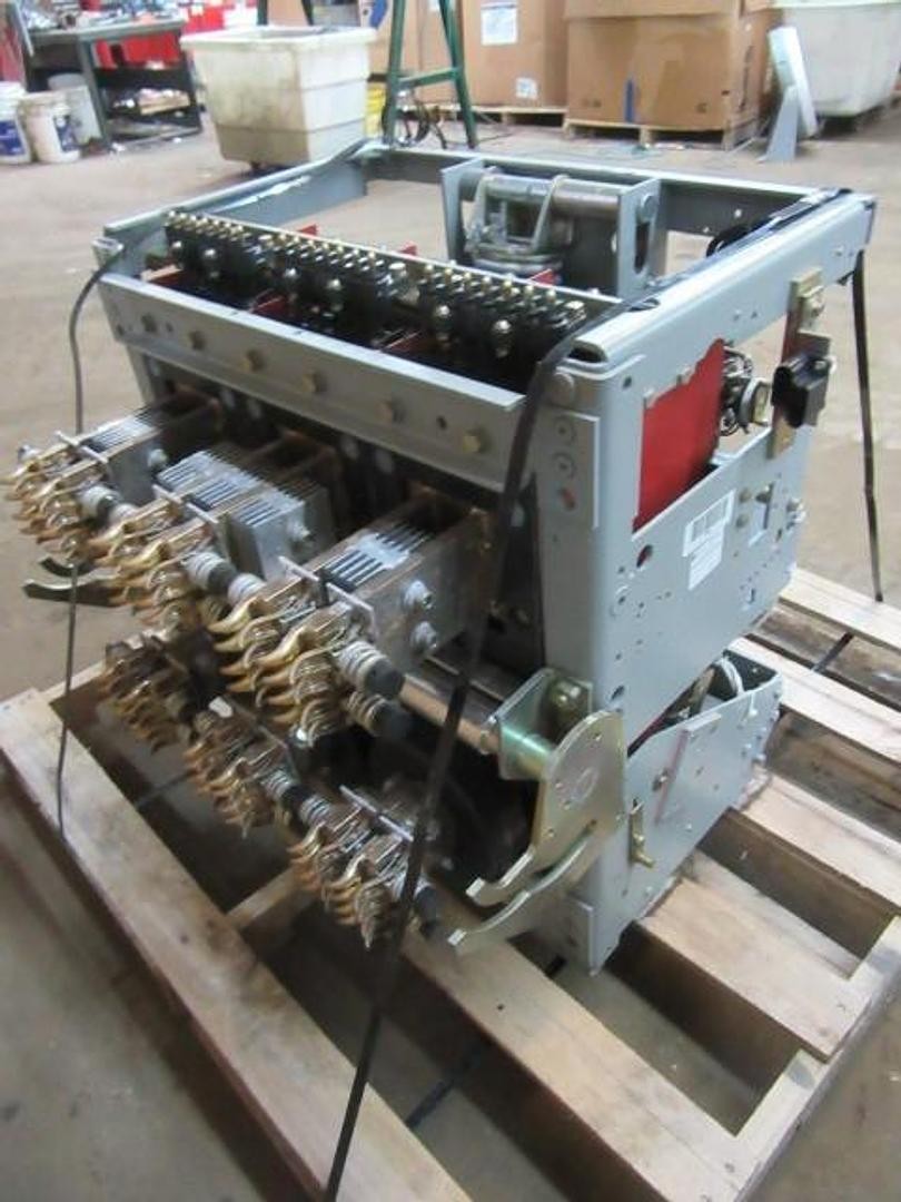 GE AKR 3200 AMP BREAKER AKR-8D-75-1 MICRO VERSA TRIP A332LSGMR 3200A GROUND LSG