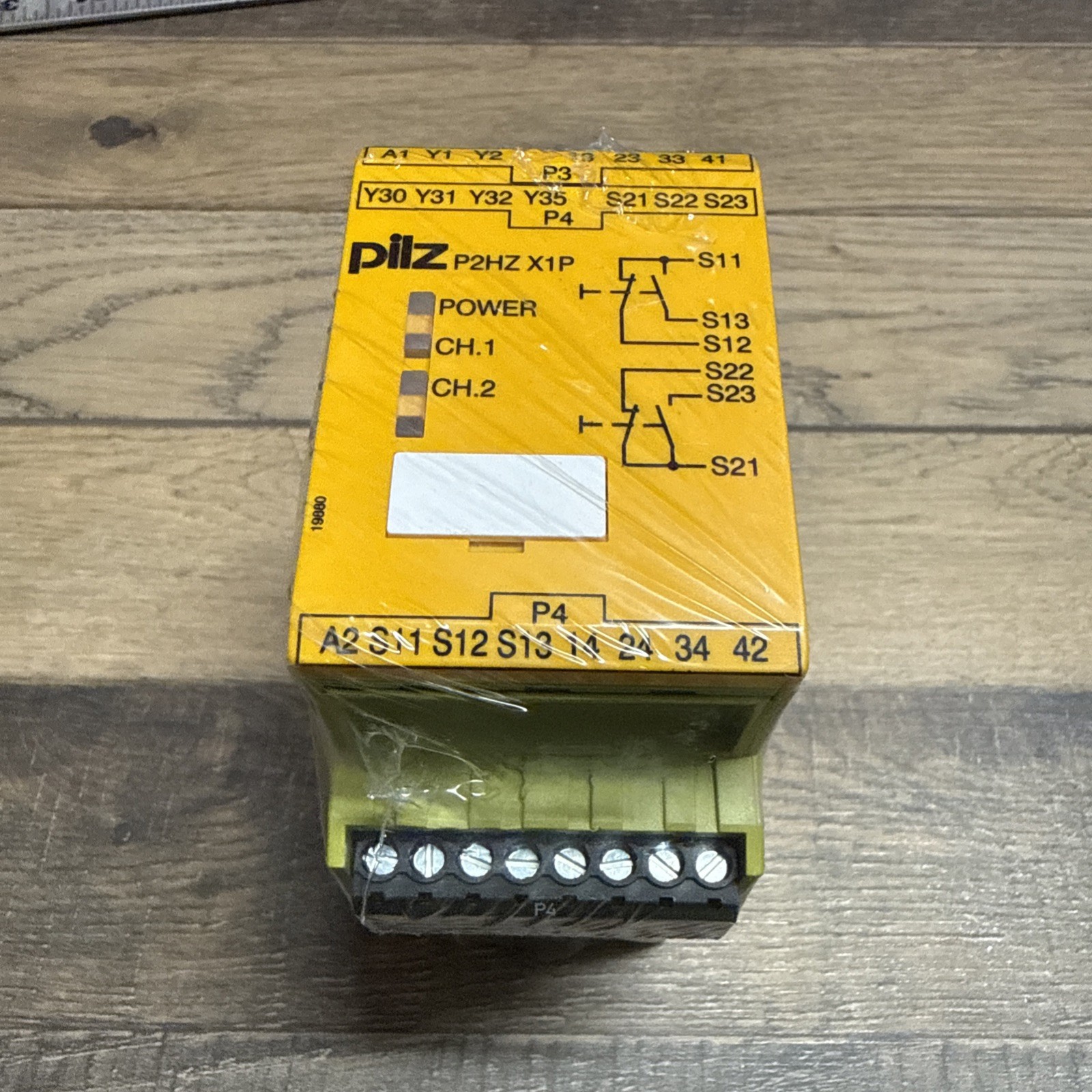 PILZ P2HZ X1P Safety Relay, 24VDC, 3NO, 1NC, 2SO 777340