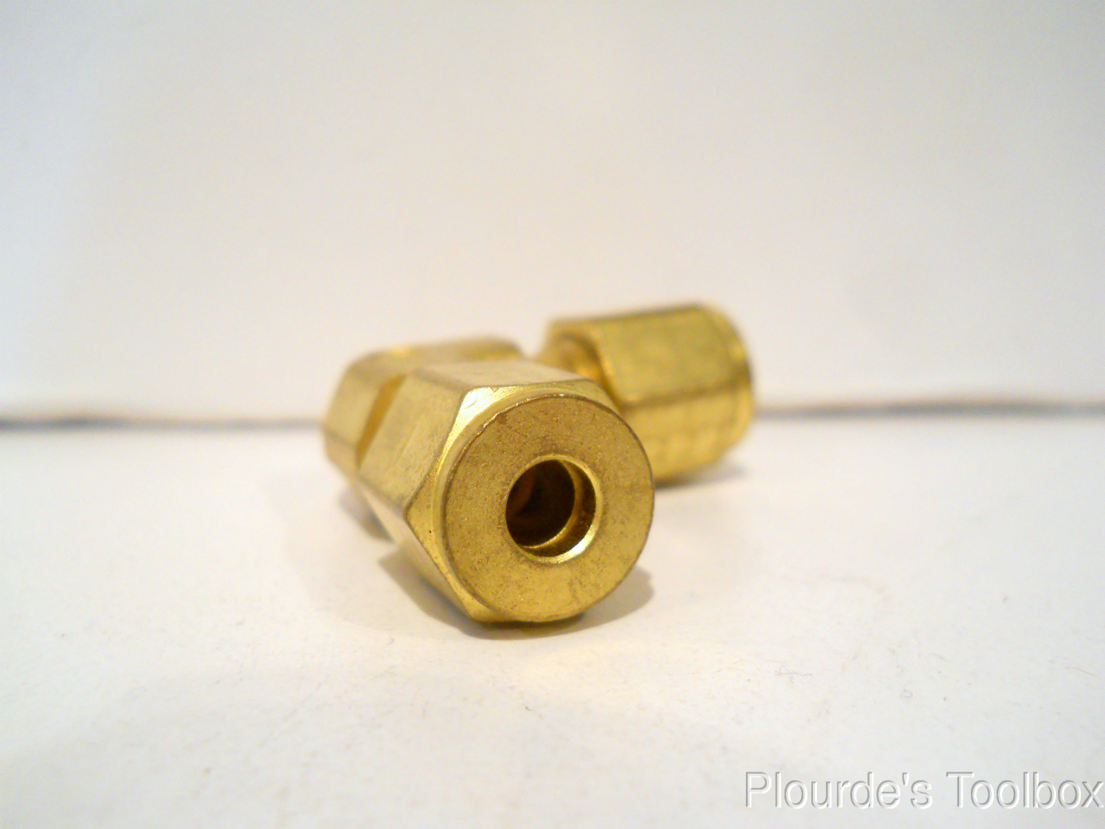 New Parker Brass 1/4″ Tube x 1/4″ Tube Union 90° Elbow Fitting, 4-4 EBZ-B