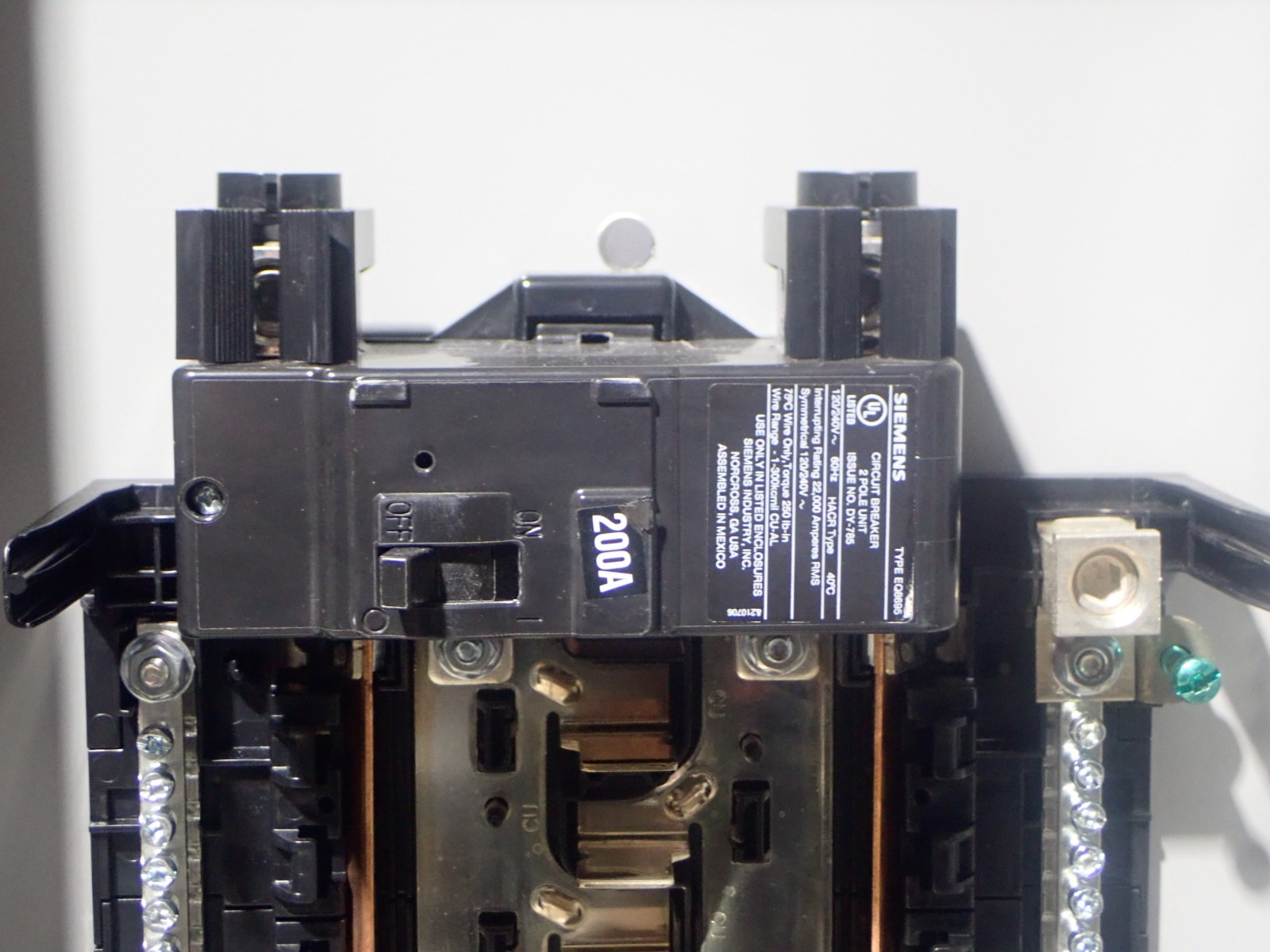 New SiemensPNW4040B1200C 200 amp Main Breaker OUTDOOR Load Center P655