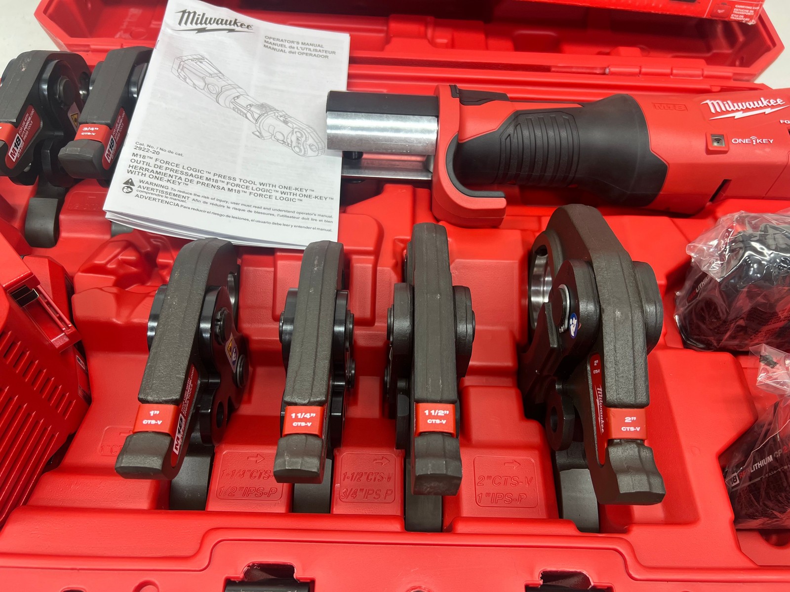 Milwaukee 18V Cordless FORCE LOGIC Press Tool 1/2 in-2in. Jaws 2922-22