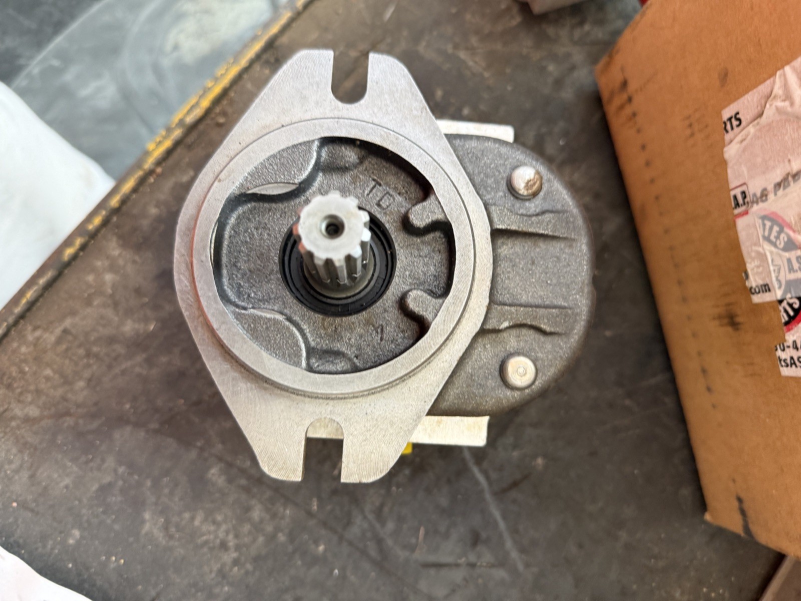 Hydraulic Single Gear Pump fits Bobcat 863 873 6657327 6658124 6665551