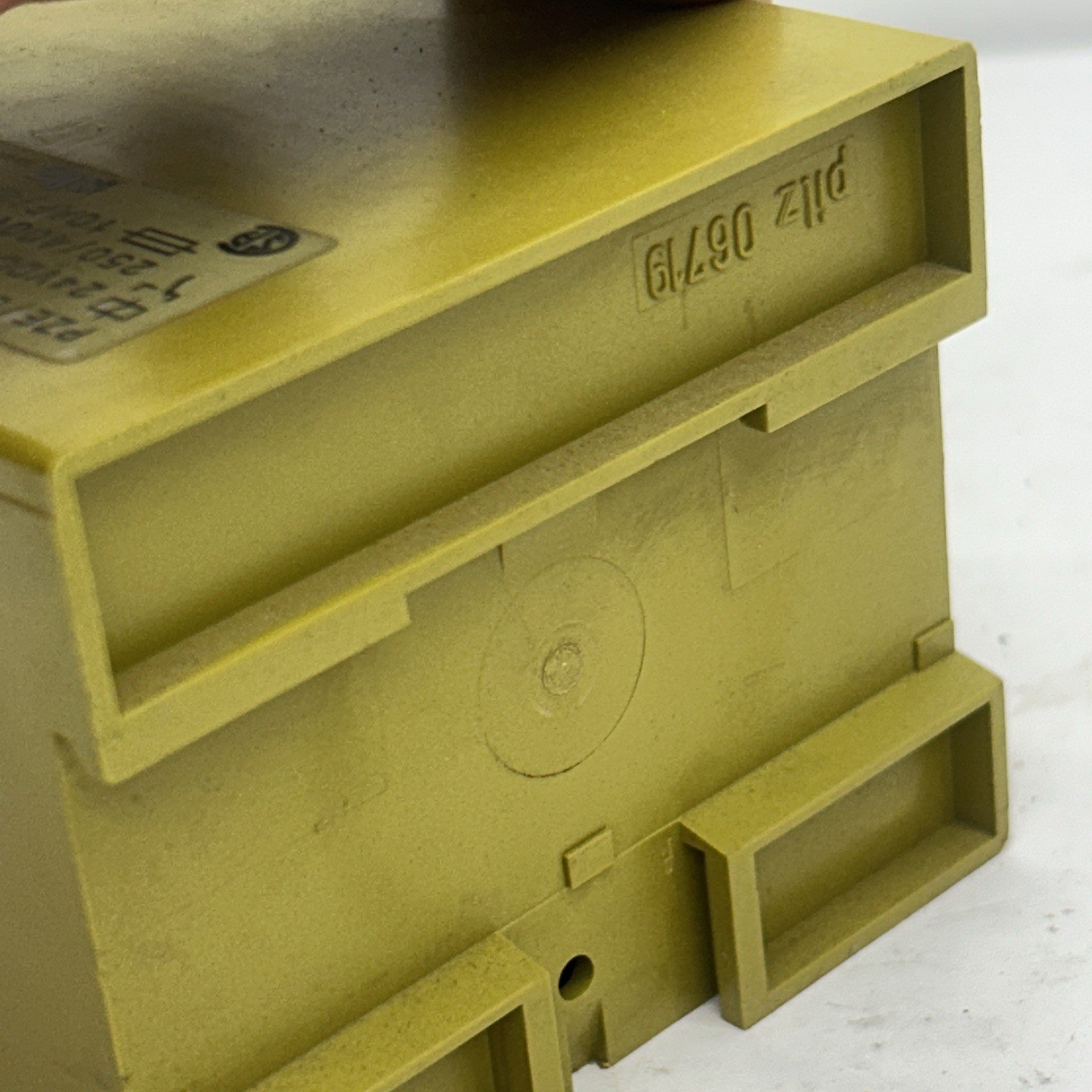 USED PILZ PZE 5 SAFETY RELAY PZE/5 24VDC 4S 1O