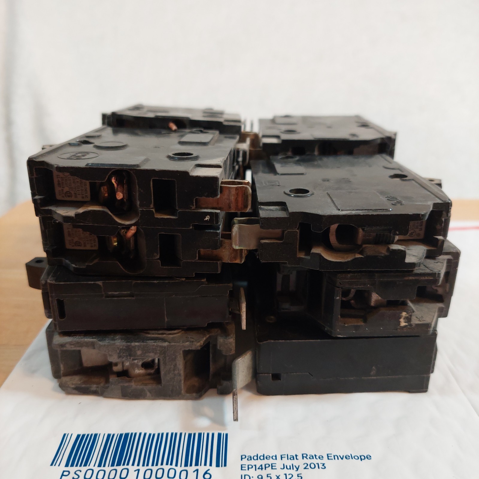 Circuit Breakers Lot 8.5lbs, 33 assorted Single Phase Breakers 20 – 40 Amp Lot