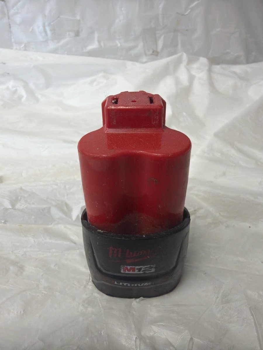 PRE OWNED MILWAUKEE TOOLS 3404-20 HAMMER DRILL/ DRIVER WITH BATTERY (P23017103)