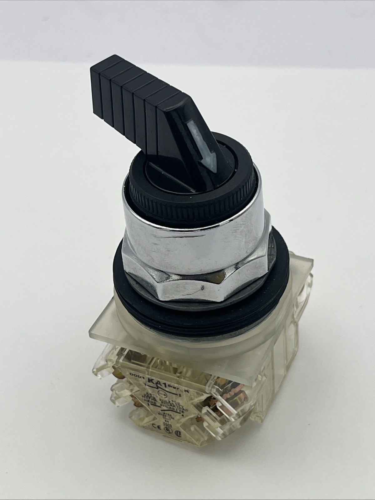 USED SQUARE D 3 POSITION MAINTAINED SELECTOR SWITCH WITH 2 KA1 CONTACTS