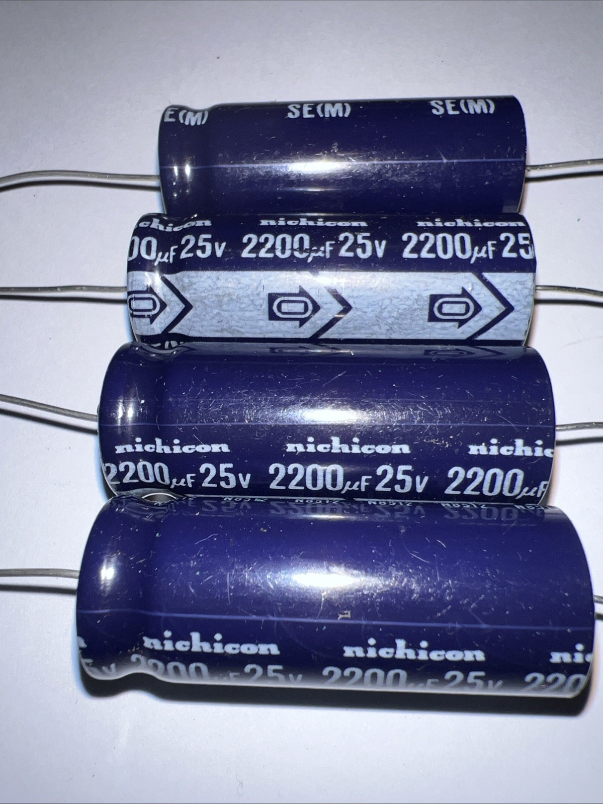 Nichicon 2200uF 25V SE(M) Axial Electrolytic Capacitors quantity of 4
