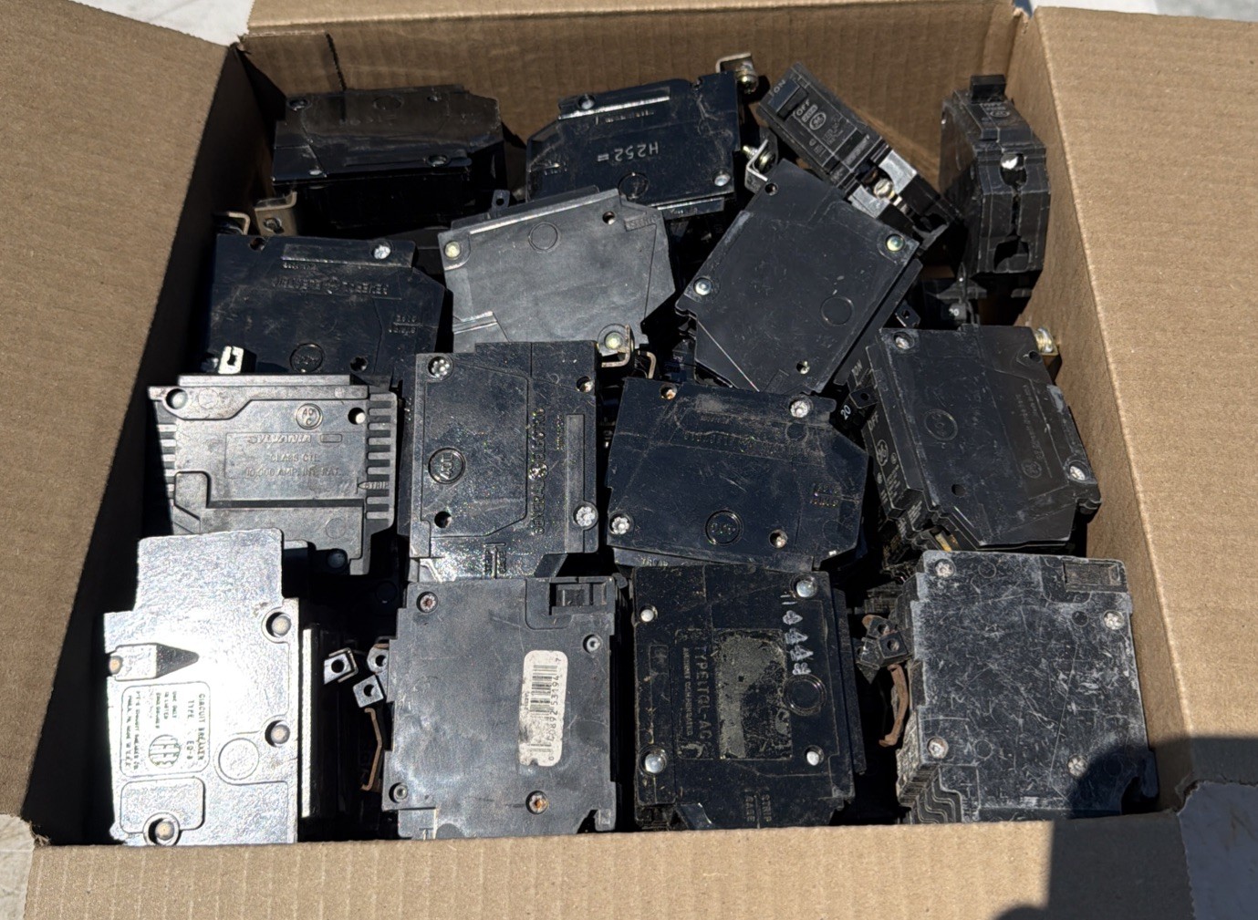 20 POUNDS Scrap Circuit Breakers Single Pole Silver Recovery Contacts. LG FLAT