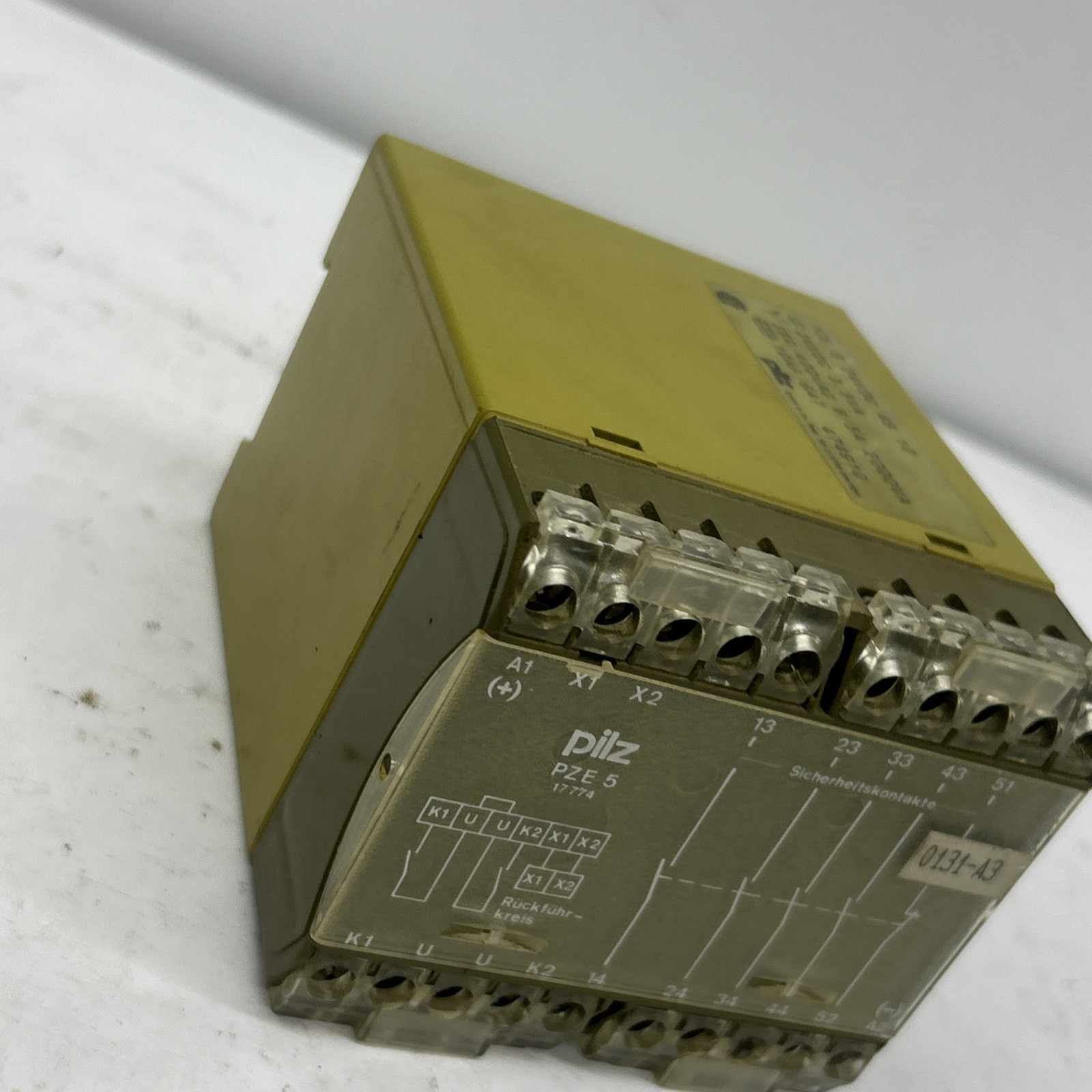 USED PILZ PZE 5 SAFETY RELAY PZE/5 24VDC 4S 1O