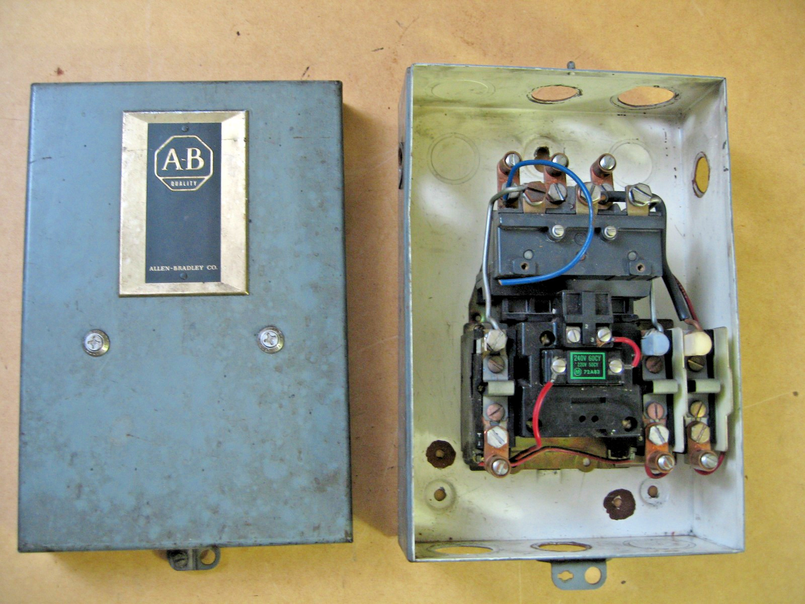 Allen-Bradley Motor Starter 3ph Size 2 230/ 460 VAC w/ Enclosure 709-CAA