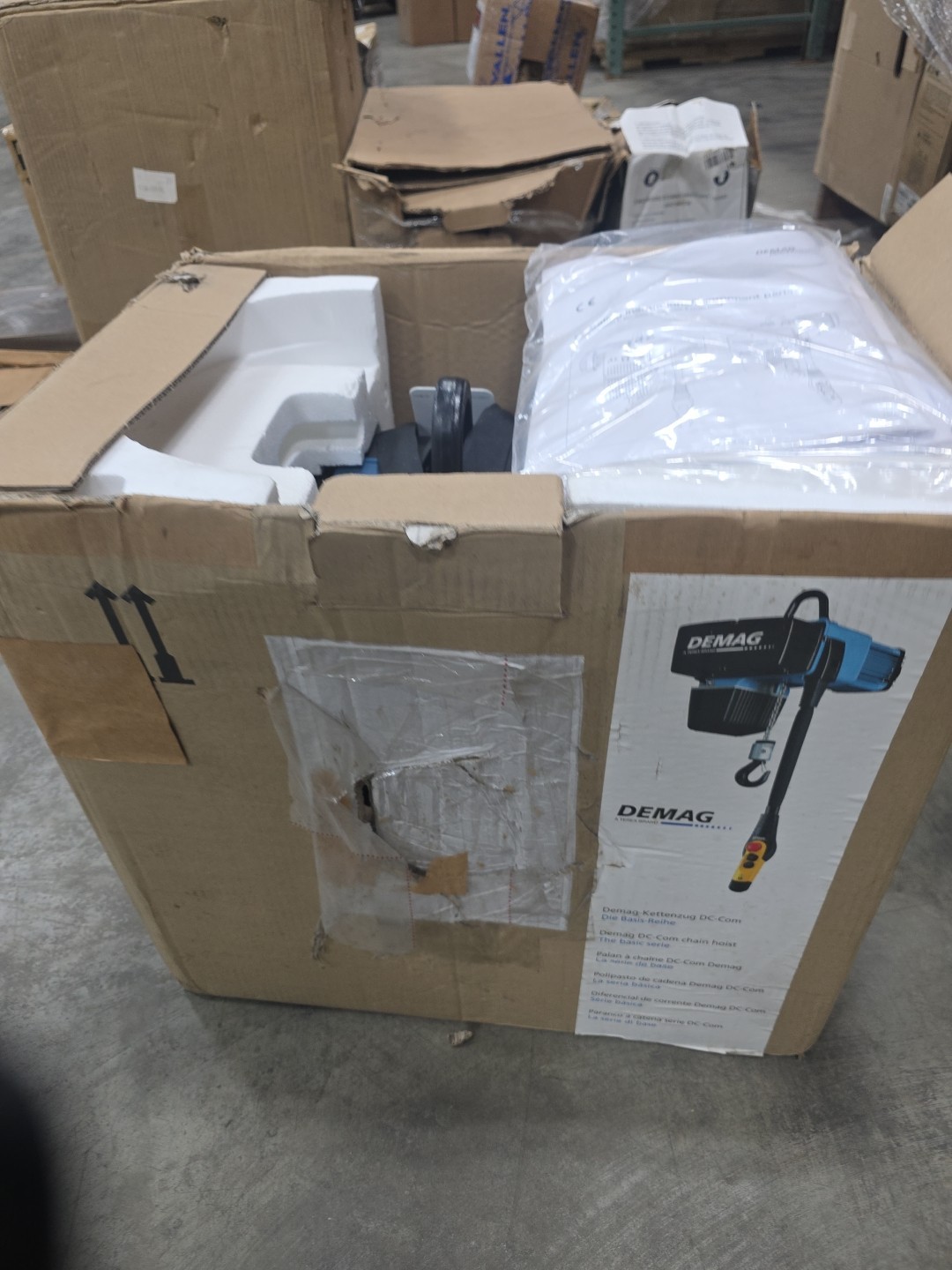 Demag Dc Com 2-250 1/1 H8 V7.2/1.8 460/60 Electric Chain Hoist, 550 Lb, 26 Ft,
