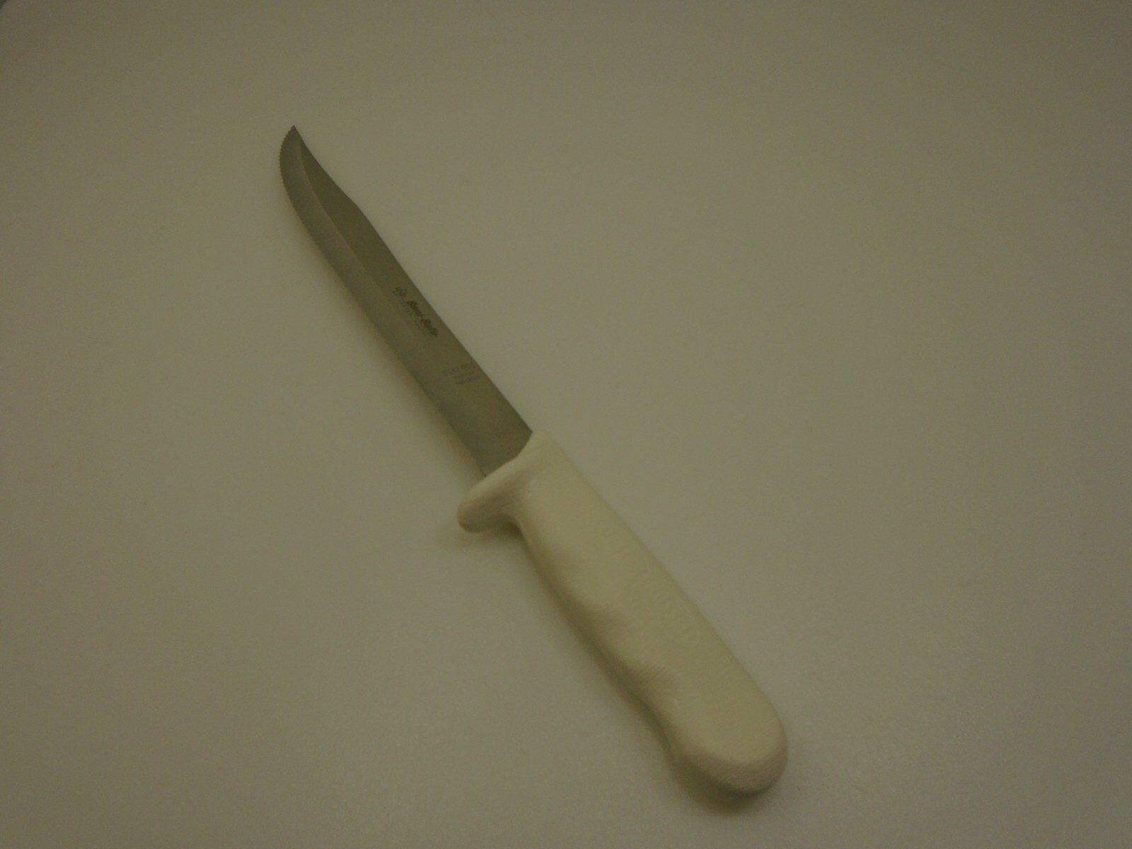 Dexter USA S142-9SC 9 in White Scalloped Serrated Utility Slicer Clip Point XLNT