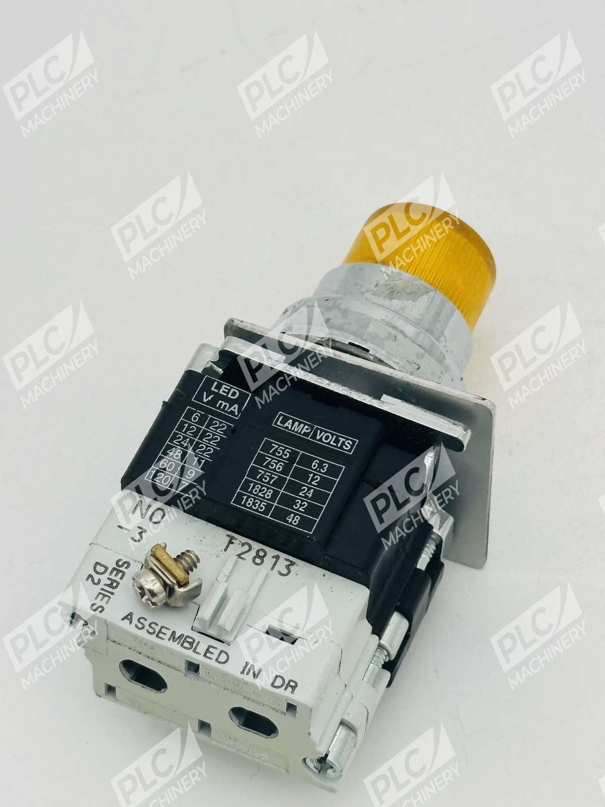 Eaton T2813 Illuminated Push Button Switch Series D2