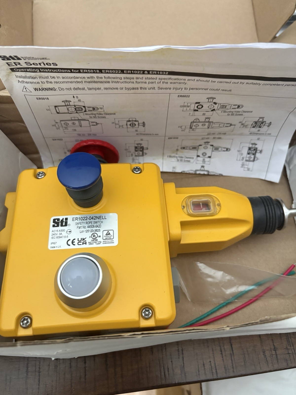 Omron STI ER1022 Rope Pull E-Stop 4NC/2NO LED Indicator