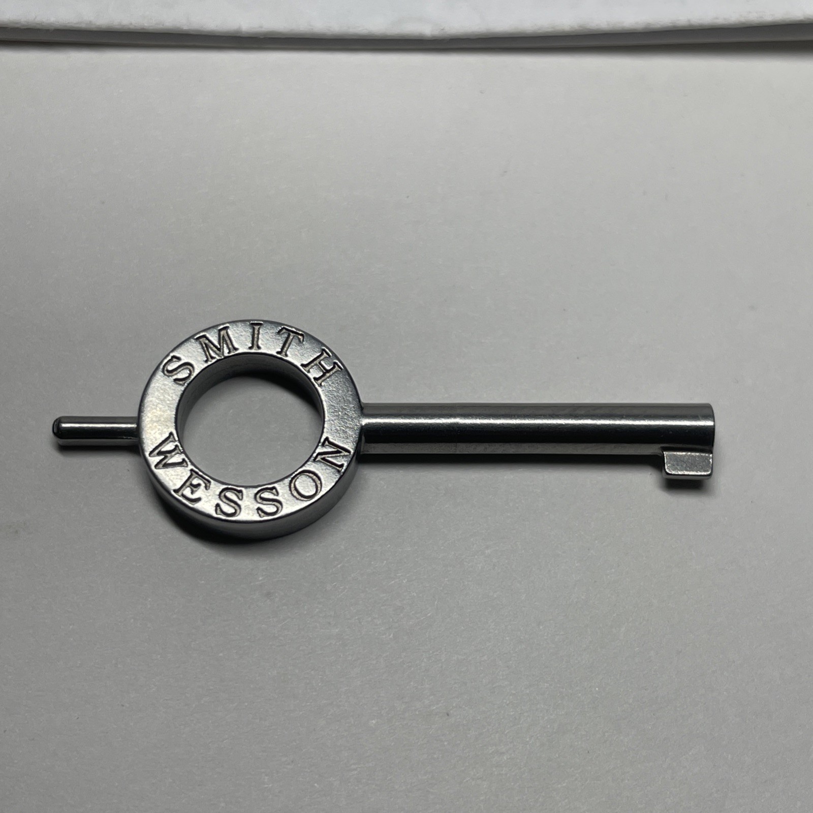 Smith & Wesson Standard Handcuff Key f