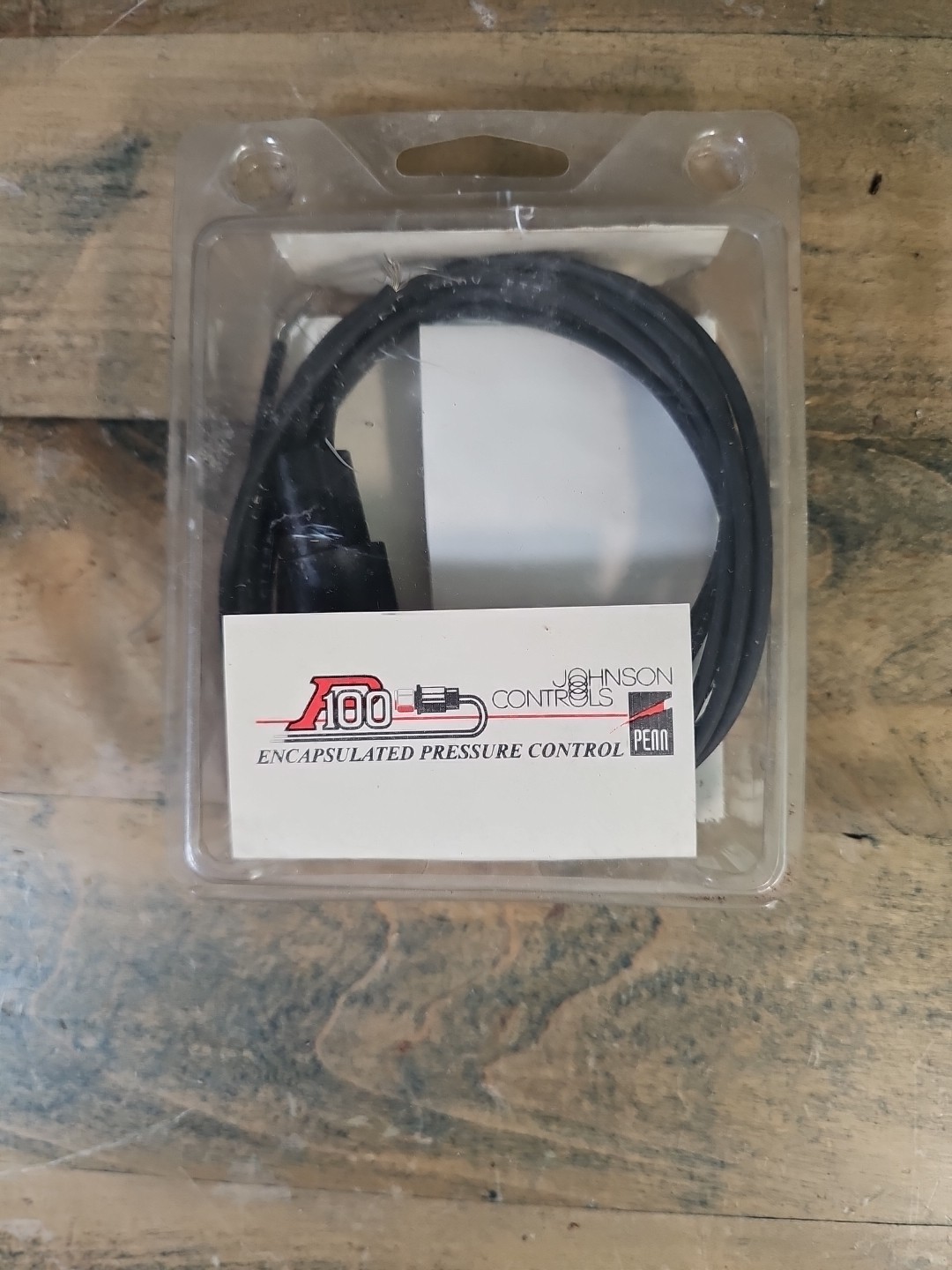 Johnson Controls P100CP-1C Encapsulated Pressure Control NOS