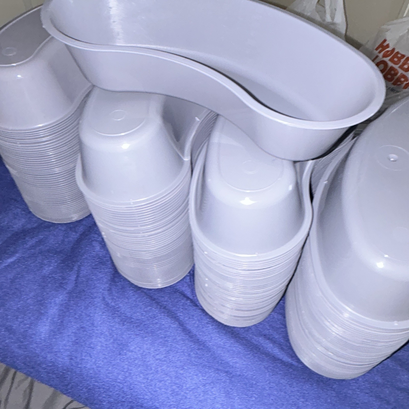 White Oval Disposable Plastic Containers/Cups with Lids Bulk Lot Set. 200 count