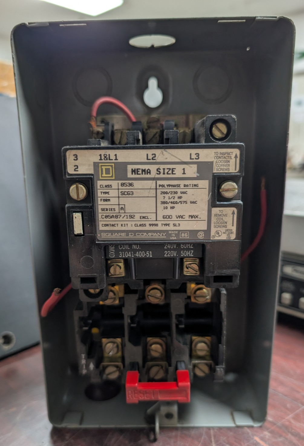 🤪 SQUARE D SIZE 1 ENCLOSED MOTOR STARTER 10 HP 600V 120V COIL 8536SCG3