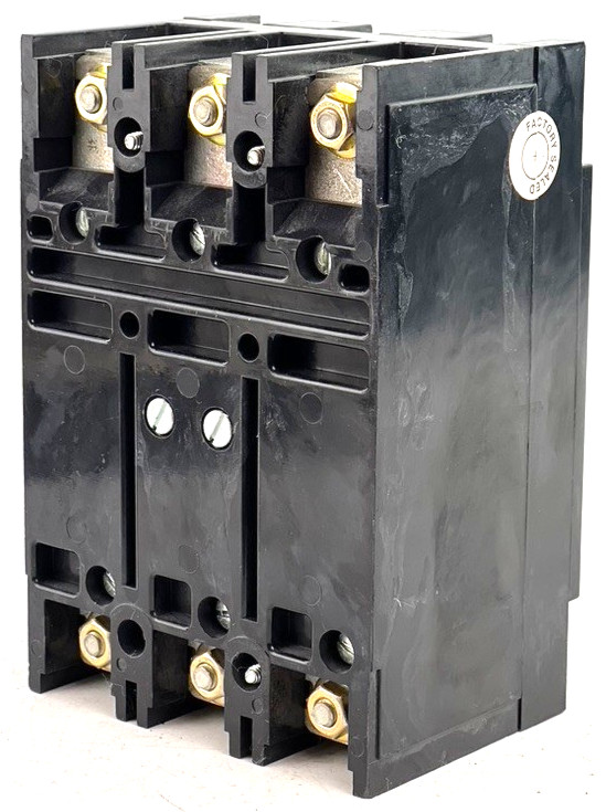 Eaton CC3200 200 Amp 3 Pole Circuit Breaker 240V Type CC 200A 3P Bolt On — CHIP