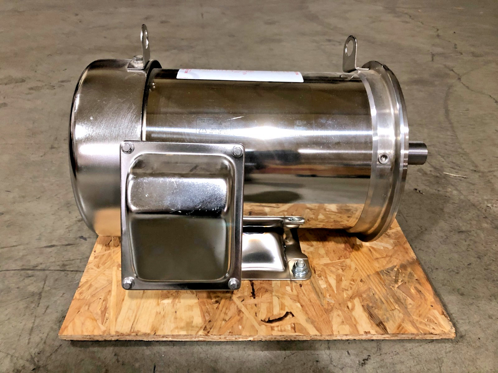 New Sterling XH0052PHA Washdown Motor 5HP 208-230/460V 3500rpm 3PH – No Box