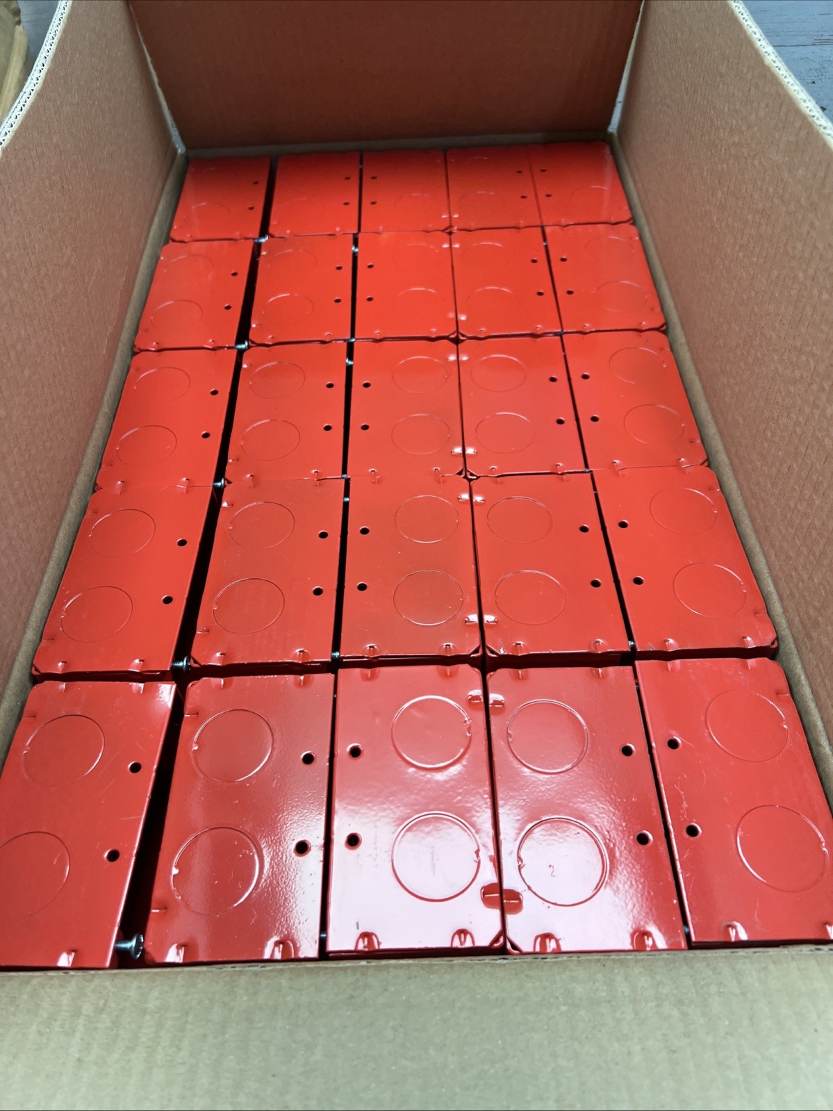 Box of 25 SOUTHWIRE 52171-3/4RED 4″ SQ Box Red 3/4″ KO 2-1/8″ Deep