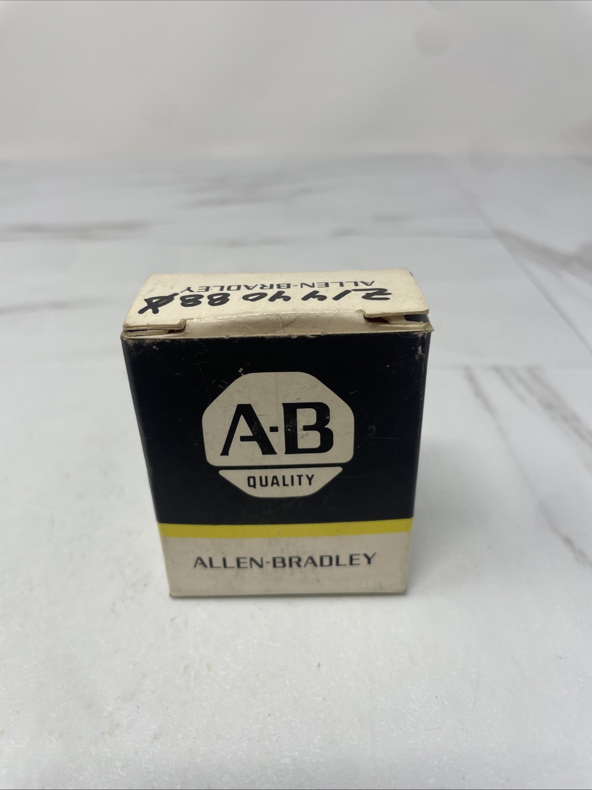 ALLEN BRADLEY 1492-N38 / 1492N38 Lot Of 50