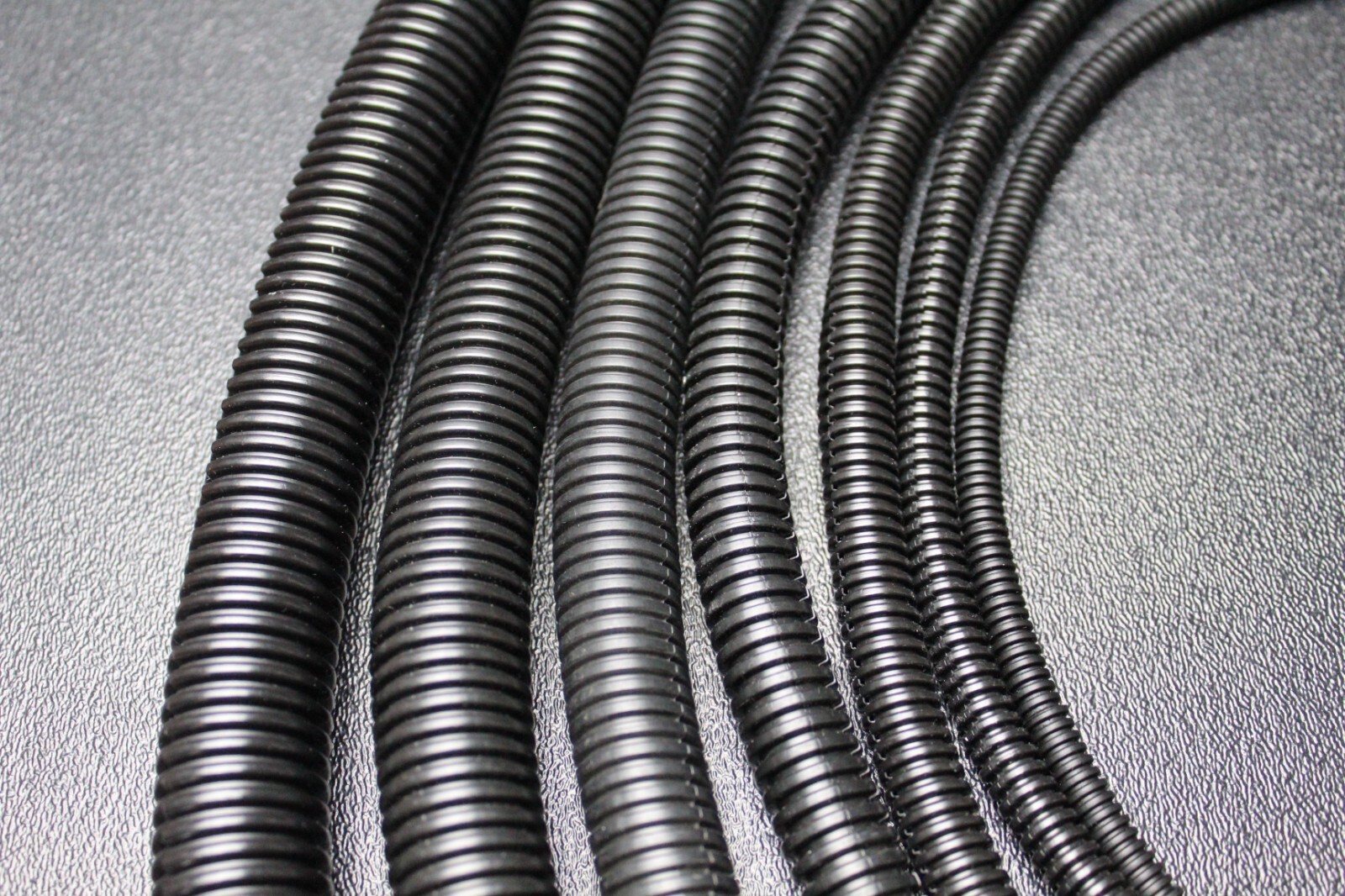 15 FT 1/8 INCH BLACK SPLIT LOOM TUBING CONDUIT POLYETHYLENE WIRE SLT18